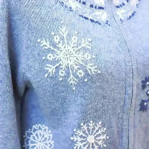 NWT Croft & Barrow size S grey/blue snowflake embroidered zip front sweater Rami - Picture 5 of 16
